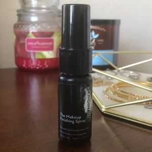 🌺 5 FOR $20 🌺 SKINDINAVIA MAKEUP FINISHING SPRAY